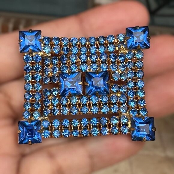 VTG Brooch Pin 1 7/8" Blue Crystals Gold Plate Tiered Geometric MCM Art Deco‎ - Picture 2 of 6